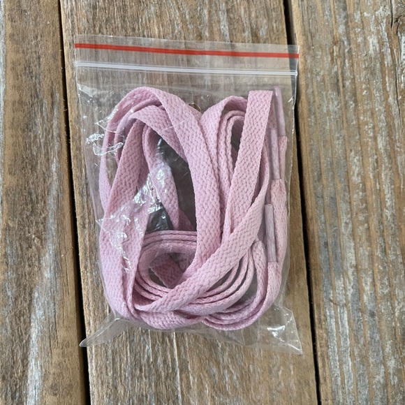 Adidas Original Sambae Hello Kitty - Women’s - Size: 6 - White and Pink Sneakers - Picture 9 of 10